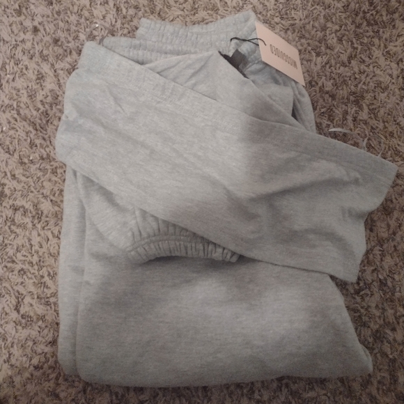 🆕  BANDEAU TOP & JOGGER SET - Picture 2 of 4